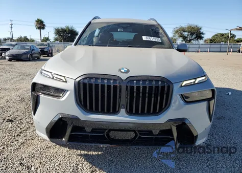 2025 BMW X7 xDrive40I z USA, uszkodzony, nr VIN 5UX23EM02S9X78997